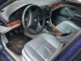 BMW 5 Series foto 4