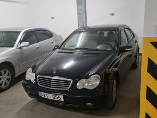 Mercedes C-Class foto 2