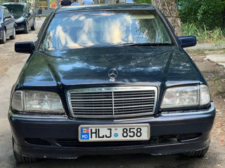 Mercedes C-Class foto 2