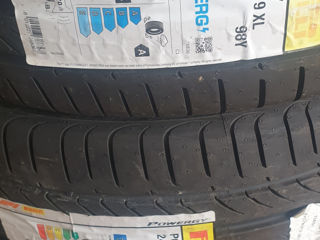 Vind cauciucuri de vara Pirelli folosite jumatate de sezon 245/ 40/R19 foto 1