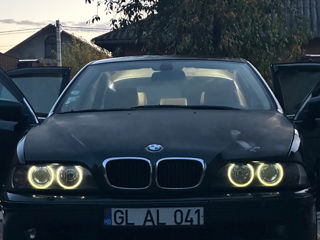 BMW 5 Series foto 10