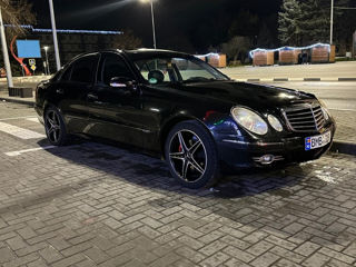 Mercedes E-Class foto 2