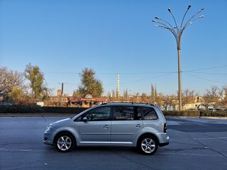 Volkswagen Touran foto 4