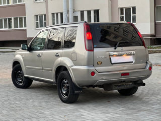 Nissan X-Trail foto 2