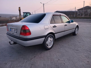 Mercedes C-Class foto 8