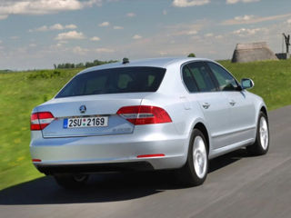 Skoda Superb foto 2