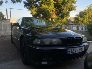 BMW 5 Series foto 1