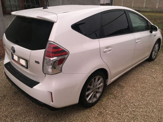 Toyota Prius v