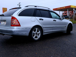 Mercedes C-Class foto 8