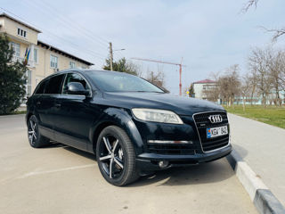 Audi Q7 foto 2