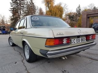 Mercedes Series (W123) foto 3