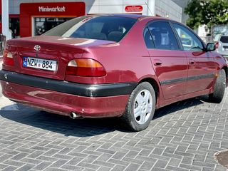 Toyota Avensis foto 6