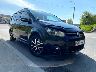 Volkswagen Touran foto 2