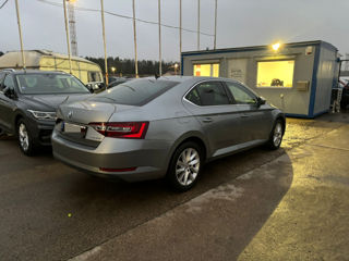 Skoda Superb foto 2