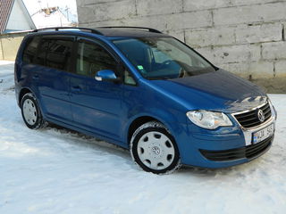 Volkswagen Touran foto 2