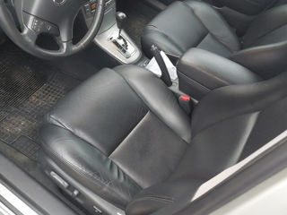 Toyota Avensis foto 8