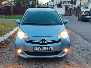 Toyota Verso-S foto 1