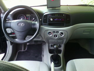 Hyundai Accent foto 8