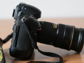 Vând aparat foto Nikon D4. Продам Nikon D4! foto 1