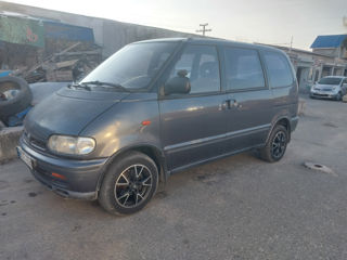 Nissan Serena foto 3