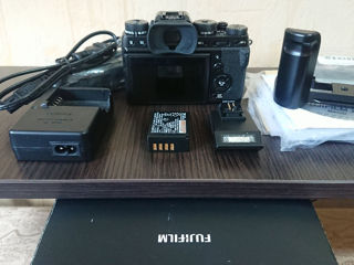 Vind Fujifilm X-T2 in stare foarte buna are in complect toate accesoriile. foto 3