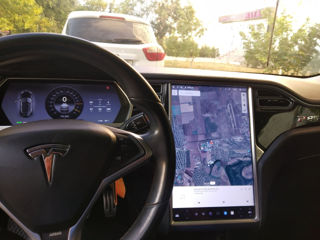 Tesla Model S foto 1