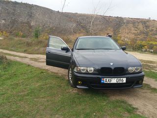 BMW 5 Series foto 4