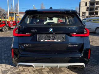 BMW iX1 фото 6