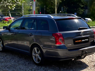 Toyota Avensis foto 4