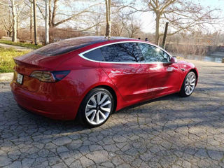 Tesla Model 3 foto 2