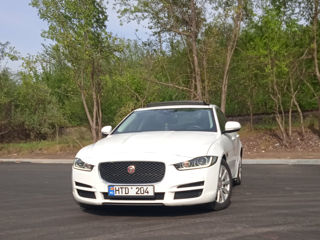 Jaguar XE foto 2