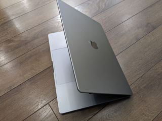 Macbook Pro 16 inch M1 Pro foto 4