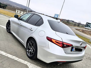 Alfa Romeo Giulia foto 3