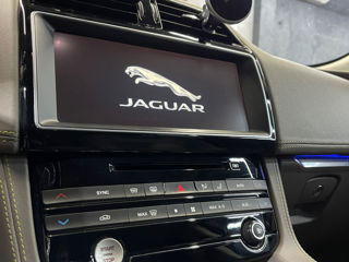 Jaguar F-PACE foto 10