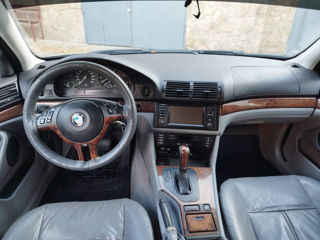 BMW 5 Series foto 4