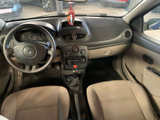 Renault Clio foto 9