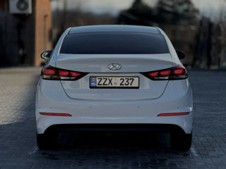 Hyundai Elantra foto 5