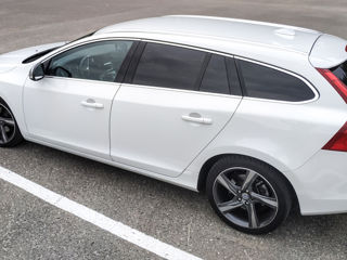 Volvo V60 foto 2