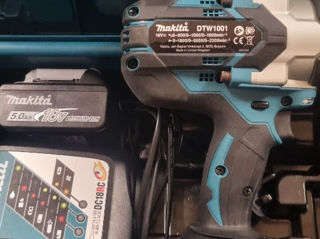 Гайковёрт  Makita  DTW 1001 с 2 батареями на 5 ампер, зарядное и кейс foto 2