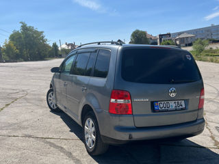 Volkswagen Touran foto 5