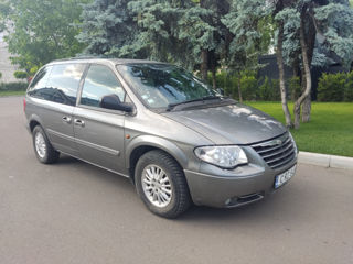 Chrysler Voyager foto 2