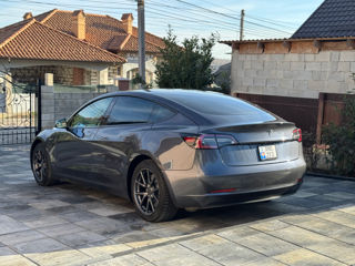 Tesla Model 3 foto 4