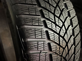 Anvelope R18 225/40 iarna GoodYear foto 4