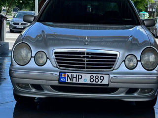 Mercedes E-Class foto 2