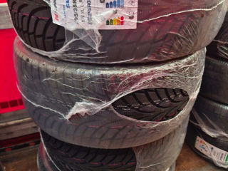 295/35R21 Nankang Winter Active