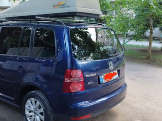 Volkswagen Touran foto 2