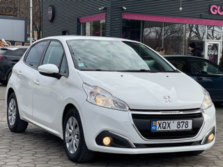 Peugeot 208 foto 2