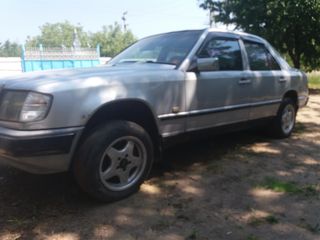 Mercedes Series (W124) foto 1