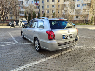 Toyota Avensis foto 8