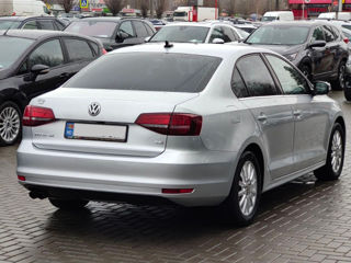 Volkswagen Jetta foto 3